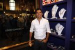 New York 10 september 2009
Rodrigo Otazu heeft een corner in het sjieke warenhuis Henri Bendel op 5th avenue met zijn sieraden.
Peter Smulders bv