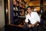 New York 10 september 2009
Rodrigo Otazu heeft een corner in het sjieke warenhuis Henri Bendel op 5th avenue met zijn sieraden.
Peter Smulders bv