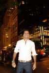 New York 10 september 2009
Rodrigo Otazu heeft een corner in het sjieke warenhuis Henri Bendel op 5th avenue met zijn sieraden.
Peter Smulders bv