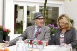 Eemnes 1 september 2010
Loretta Schrijver tijdens koffietijd. Kok Caspar Burgi en Andre v Duin als meneer Wijdbeens zijn ook aanwezig.
Peter Smulders bv