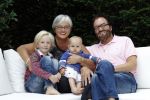 Aerdenhout 3 augustus 2010
Arie Ribbens met zijn vrouw en kleinkinderen thuis bij zijn dochter.
Peter Smulders bv