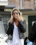 Amsterdam 24 augustus 2010
Danielle Overgaag werkt mee aan candid camera programma van sbs 6 samen met haar hond evert.
Peter Smulders bv
