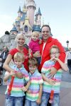 Parijs 31 augustus 2010
Frans Bauer met Mariska en zijn zoon Vhristiaan Frans Jan en Lucas in disneyland. Ook de moeder van Mariska en haar man zijn erbij.
Peter Smulders bv
