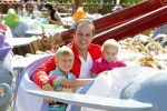 Parijs 31 augustus 2010
Frans Bauer met Mariska en zijn zoon Vhristiaan Frans Jan en Lucas in disneyland. Ook de moeder van Mariska en haar man zijn erbij.
Peter Smulders bv
