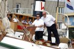 Amsterdam 21 augustus 2010
Prins Willem Alkexander met de groende Draeck bij sail. Prinses Maxima Prinses Amalia Ariane en Alexia zijn er ook bij. Ook is er een kindermeisje bij. Ze voeren onder begeleiding van meerdere politie boten
Peter Smulders bv
