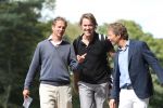 Hilversum, 4 September 2010
KLM Open Charity-Challenge brengt voor WNF met veel BN-ers op de Hilversumsche Golfclub
Jeroen Rietbergen in gesprek met Journalist Gerard Louter en Martijn v d Meulen
Foto Peter Smulders BV