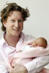 Amsterdam 18 september 2010
Jim de Groot met zijn vrouw Susan en zoon Stijn en dochter Olivia.
Olivia is 3 dagen oud.
Peter Smulders bv