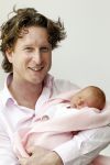 Amsterdam 18 september 2010
Jim de Groot met zijn vrouw Susan en zoon Stijn en dochter Olivia.
Olivia is 3 dagen oud.
Peter Smulders bv