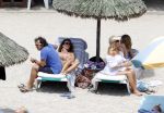 Ibiza 26 juli 2010
Marco Leontien Mary Luca Jada en Senna Borsato op vakantie op ibiza. Marco heeft daar een zodiac boot liggen waar hij veel mee gaat varen.
Peter Smulders bv