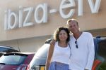 Ibiza 14 juli 2010
Maribelle en haar vriend Nicolaas halen Ilona van de gouden kooi op op het vliegveld van ibiza.
Peter Smulders bv