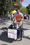 Amsterdam 5 september 2010
Bakfietsenrace georganiseerd door Viva Mama in het vondelpark. Mark Diks met vrouw en kinderen
Peter Smulders bv