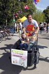 Amsterdam 5 september 2010
Bakfietsenrace georganiseerd door Viva Mama in het vondelpark. Mark Diks met vrouw en kinderen
Peter Smulders bv