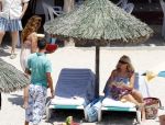 Ibiza 26 juli 2010
Marco Leontien Mary Luca Jada en Senna Borsato op vakantie op ibiza. Marco heeft daar een zodiac boot liggen waar hij veel mee gaat varen.
Peter Smulders bv