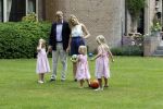 Wassernaar 5 juni 2010
Fotouurtje met Prinses Maxima Amalia Alexia Ariane en Prins Willem Alexander in de tuin van hun huis op de Horsten.
Peter Smulders bv