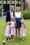 Wassernaar 5 juni 2010
Fotouurtje met Prinses Maxima Amalia Alexia Ariane en Prins Willem Alexander in de tuin van hun huis op de Horsten.
Peter Smulders bv