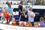 Amsterdam 21 augustus 2010
Prins Willem Alkexander met de groende Draeck bij sail. Prinses Maxima Prinses Amalia Ariane en Alexia zijn er ook bij. Ook is er een kindermeisje bij. Ze voeren onder begeleiding van meerdere politie boten
Peter Smulders bv