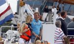 Amsterdam 21 augustus 2010
Prins Willem Alkexander met de groende Draeck bij sail. Prinses Maxima Prinses Amalia Ariane en Alexia zijn er ook bij. Ook is er een kindermeisje bij. Ze voeren onder begeleiding van meerdere politie boten
Peter Smulders bv