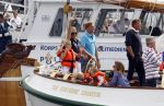 Amsterdam 21 augustus 2010
Prins Willem Alkexander met de groende Draeck bij sail. Prinses Maxima Prinses Amalia Ariane en Alexia zijn er ook bij. Ook is er een kindermeisje bij. Ze voeren onder begeleiding van meerdere politie boten
Peter Smulders bv