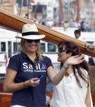 Amsterdam 21 augustus 2010
Prins Willem Alkexander met de groende Draeck bij sail. Prinses Maxima Prinses Amalia Ariane en Alexia zijn er ook bij. Ook is er een kindermeisje bij. Ze voeren onder begeleiding van meerdere politie boten
Peter Smulders bv