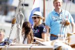 Amsterdam 21 augustus 2010
Prins Willem Alkexander met de groende Draeck bij sail. Prinses Maxima Prinses Amalia Ariane en Alexia zijn er ook bij. Ook is er een kindermeisje bij. Ze voeren onder begeleiding van meerdere politie boten
Peter Smulders bv
