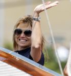 Amsterdam 21 augustus 2010
Prins Willem Alkexander met de groende Draeck bij sail. Prinses Maxima Prinses Amalia Ariane en Alexia zijn er ook bij. Ook is er een kindermeisje bij. Ze voeren onder begeleiding van meerdere politie boten
Peter Smulders bv