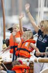 Amsterdam 21 augustus 2010
Prins Willem Alkexander met de groende Draeck bij sail. Prinses Maxima Prinses Amalia Ariane en Alexia zijn er ook bij. Ook is er een kindermeisje bij. Ze voeren onder begeleiding van meerdere politie boten
Peter Smulders bv