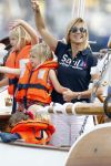 Amsterdam 21 augustus 2010
Prins Willem Alkexander met de groende Draeck bij sail. Prinses Maxima Prinses Amalia Ariane en Alexia zijn er ook bij. Ook is er een kindermeisje bij. Ze voeren onder begeleiding van meerdere politie boten
Peter Smulders bv