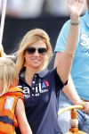 Amsterdam 21 augustus 2010
Prins Willem Alkexander met de groende Draeck bij sail. Prinses Maxima Prinses Amalia Ariane en Alexia zijn er ook bij. Ook is er een kindermeisje bij. Ze voeren onder begeleiding van meerdere politie boten
Peter Smulders bv