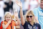 Amsterdam 21 augustus 2010
Prins Willem Alkexander met de groende Draeck bij sail. Prinses Maxima Prinses Amalia Ariane en Alexia zijn er ook bij. Ook is er een kindermeisje bij. Ze voeren onder begeleiding van meerdere politie boten
Peter Smulders bv