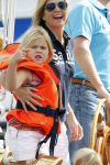 Amsterdam 21 augustus 2010
Prins Willem Alkexander met de groende Draeck bij sail. Prinses Maxima Prinses Amalia Ariane en Alexia zijn er ook bij. Ook is er een kindermeisje bij. Ze voeren onder begeleiding van meerdere politie boten
Peter Smulders bv