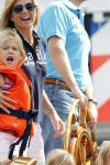 Amsterdam 21 augustus 2010
Prins Willem Alkexander met de groende Draeck bij sail. Prinses Maxima Prinses Amalia Ariane en Alexia zijn er ook bij. Ook is er een kindermeisje bij. Ze voeren onder begeleiding van meerdere politie boten
Peter Smulders bv