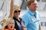 Amsterdam 21 augustus 2010
Prins Willem Alkexander met de groende Draeck bij sail. Prinses Maxima Prinses Amalia Ariane en Alexia zijn er ook bij. Ook is er een kindermeisje bij. Ze voeren onder begeleiding van meerdere politie boten
Peter Smulders bv