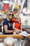 Amsterdam 21 augustus 2010
Prins Willem Alkexander met de groende Draeck bij sail. Prinses Maxima Prinses Amalia Ariane en Alexia zijn er ook bij. Ook is er een kindermeisje bij. Ze voeren onder begeleiding van meerdere politie boten
Peter Smulders bv