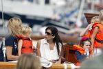 Amsterdam 21 augustus 2010
Prins Willem Alkexander met de groende Draeck bij sail. Prinses Maxima Prinses Amalia Ariane en Alexia zijn er ook bij. Ook is er een kindermeisje bij. Ze voeren onder begeleiding van meerdere politie boten
Peter Smulders bv