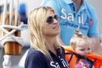 Amsterdam 21 augustus 2010
Prins Willem Alkexander met de groende Draeck bij sail. Prinses Maxima Prinses Amalia Ariane en Alexia zijn er ook bij. Ook is er een kindermeisje bij. Ze voeren onder begeleiding van meerdere politie boten
Peter Smulders bv