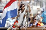 Amsterdam 21 augustus 2010
Prins Willem Alkexander met de groende Draeck bij sail. Prinses Maxima Prinses Amalia Ariane en Alexia zijn er ook bij. Ook is er een kindermeisje bij. Ze voeren onder begeleiding van meerdere politie boten
Peter Smulders bv