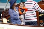Amsterdam 21 augustus 2010
Prins Willem Alkexander met de groende Draeck bij sail. Prinses Maxima Prinses Amalia Ariane en Alexia zijn er ook bij. Ook is er een kindermeisje bij. Ze voeren onder begeleiding van meerdere politie boten
Peter Smulders bv