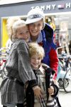 Amsterdam 22 augustus 2010
Grazia PC Catwalk op de pc hooftstraat. Michiel Mol met Paulien Huizinga en hun kinderen Paul Myrthe en Pieter
Peter Smulders bv