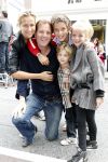 Amsterdam 22 augustus 2010
Grazia PC Catwalk op de pc hooftstraat. Michiel Mol met Paulien Huizinga en hun kinderen Paul Myrthe en Pieter
Peter Smulders bv