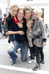 Amsterdam 22 augustus 2010
Grazia PC Catwalk op de pc hooftstraat. Michiel Mol met Paulien Huizinga en hun kinderen Paul Myrthe en Pieter
Peter Smulders bv
