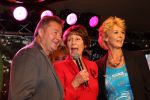 Volendam, 8 September 2010
Uitreiking nieuwe CD van Jan Keizer & Anny Schilder
Mies Bouwman met Jan Keizer en Anny Schilder
Foto Peter Smulders BV