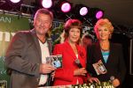 Volendam, 8 September 2010
Uitreiking nieuwe CD van Jan Keizer & Anny Schilder
Mies Bouwman met Jan Keizer en Anny Schilder
Foto Peter Smulders BV
