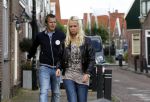 Volendam 28 augustus 2010
Monique Smit met haar vriend Jeffrey op bezoek bij haar zus.
Peter Smulders bv