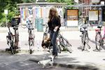 Amsterdam 25 augustus 2010
Patricia Paay met hondje op straat.
Peter Smulders bv