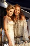 Ibiza 13 en 14 juli 2010
Johnny Heitinga en Charlotte Sophie trouwen op ibiza. Ze vliegen met een prive vliegtuig na de huldiging naar ibiza. Patty Brard met Sylvie v d Vaart
Peter Smulders bv