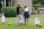 Wassernaar 5 juni 2010
Fotouurtje met Prinses Maxima Amalia Alexia Ariane en Prins Willem Alexander in de tuin van hun huis op de Horsten.
Peter Smulders bv