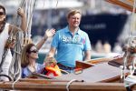 Amsterdam 21 augustus 2010
Prins Willem Alkexander met de groende Draeck bij sail. Prinses Maxima Prinses Amalia Ariane en Alexia zijn er ook bij. Ook is er een kindermeisje bij. Ze voeren onder begeleiding van meerdere politie boten
Peter Smulders bv