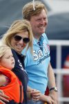 Amsterdam 21 augustus 2010
Prins Willem Alkexander met de groende Draeck bij sail. Prinses Maxima Prinses Amalia Ariane en Alexia zijn er ook bij. Ook is er een kindermeisje bij. Ze voeren onder begeleiding van meerdere politie boten
Peter Smulders bv