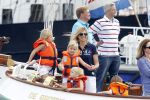 Amsterdam 21 augustus 2010
Prins Willem Alkexander met de groende Draeck bij sail. Prinses Maxima Prinses Amalia Ariane en Alexia zijn er ook bij. Ook is er een kindermeisje bij. Ze voeren onder begeleiding van meerdere politie boten
Peter Smulders bv