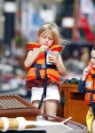 Amsterdam 21 augustus 2010
Prins Willem Alkexander met de groende Draeck bij sail. Prinses Maxima Prinses Amalia Ariane en Alexia zijn er ook bij. Ook is er een kindermeisje bij. Ze voeren onder begeleiding van meerdere politie boten
Peter Smulders bv